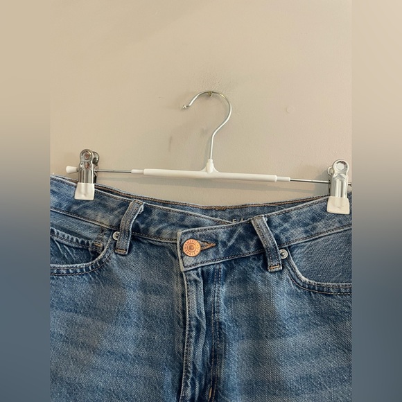 American Eagle Highest Rise Mom Shorts Dark Wash - Picture 2 of 5